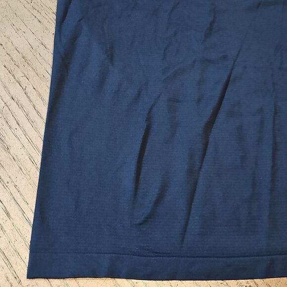 Navy Lululwmon shirt size L - Picture 3 of 9